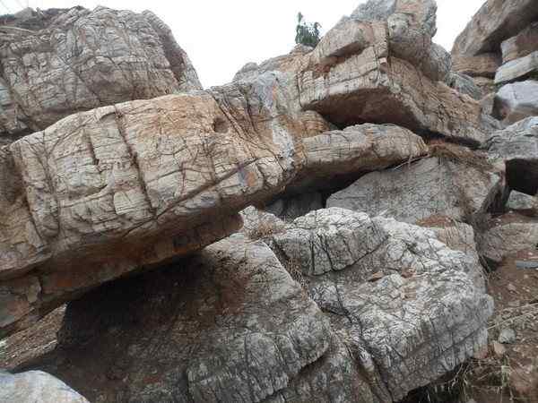 龟纹石、石材丰富