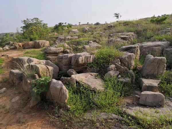 草坪石、自然光洁