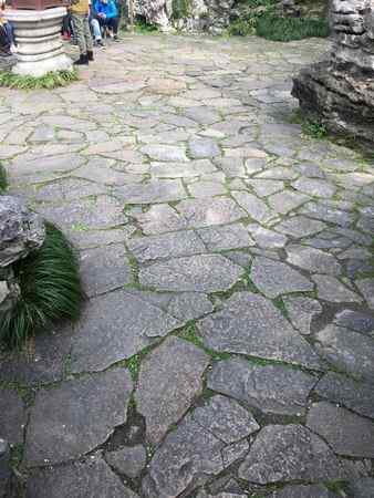 青石板、质地密实