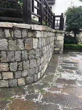 青石板、质地密实