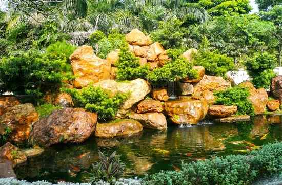 精品黄蜡石驳岸点缀