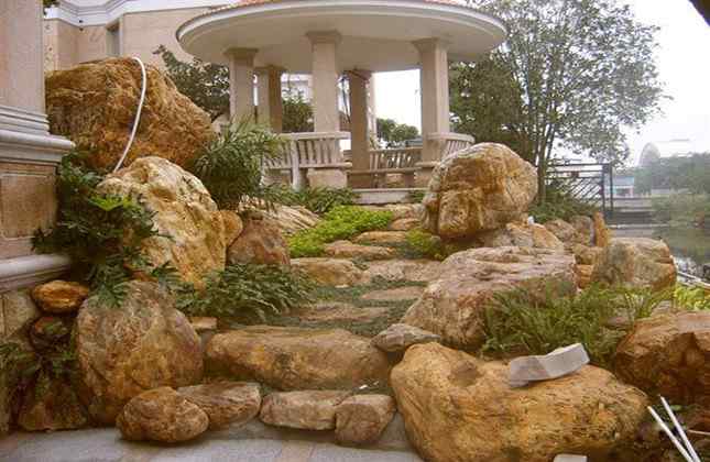 黄蜡石堆砌的私人别墅