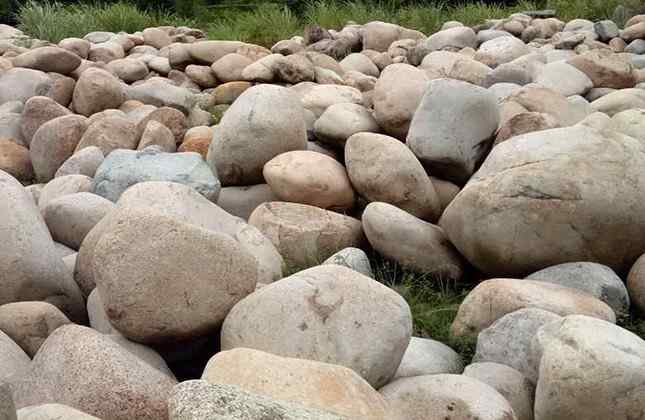  水冲石鹅卵石河道护坡