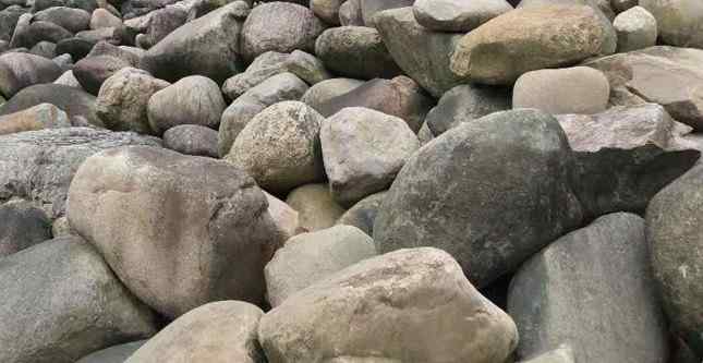 30-50cm统货水冲石