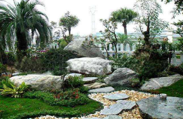 泰山石草坪点缀