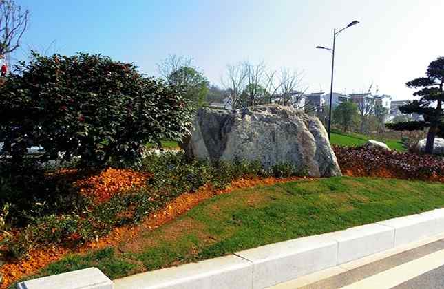 乾潭高速路口泰山石