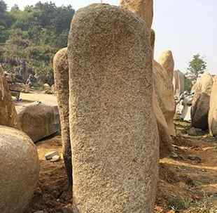 高2.5宽1厚0.7米刻字石