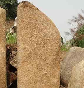 高2.7 宽1 厚0.7米刻字石