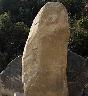 高3.8宽1.5厚1.3米刻字石