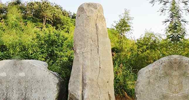 高5.5宽2厚1.5米刻字石