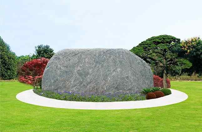 长5米8高2米2厚0.6米刻字石