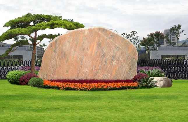 长3.3高2.2厚0.4米刻字石