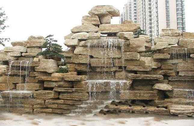 千层石假山堆砌完成