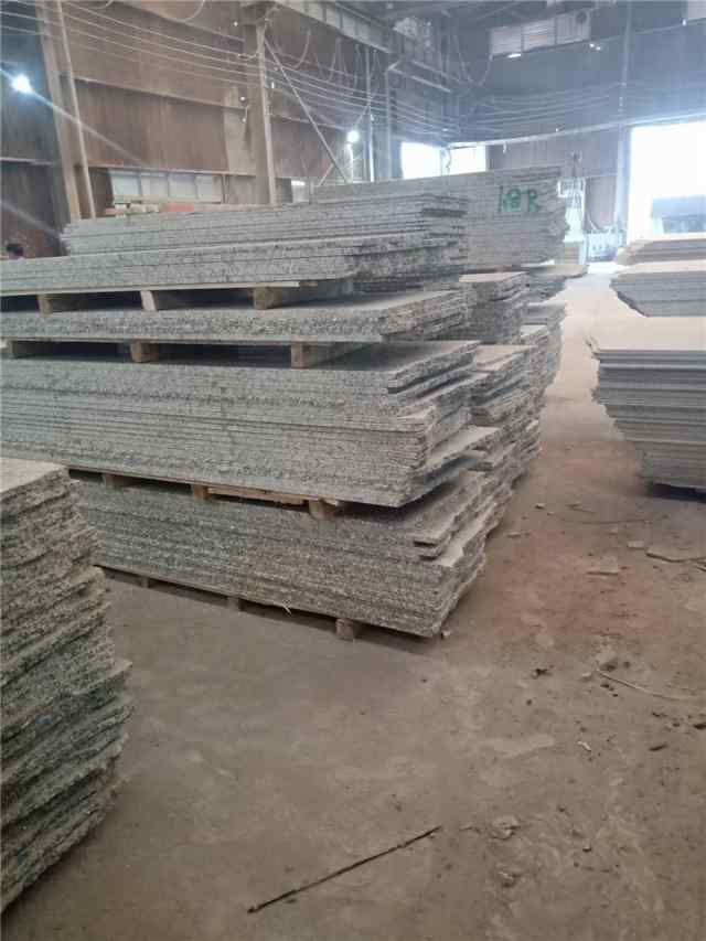 「天然花岗岩」梨花红花岗岩 颜色：灰色