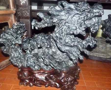 如何在家里摆放奇石