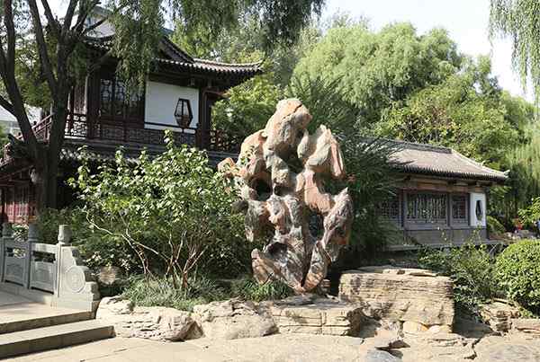 园林石是必不可少的造园要素