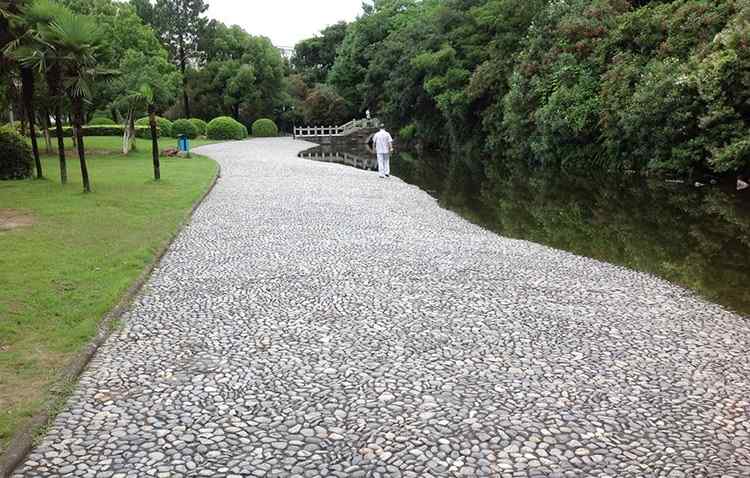 鹅卵石路面需要注意的问题