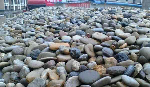 在鹅卵石上行走会给我们带来什么好处呢？