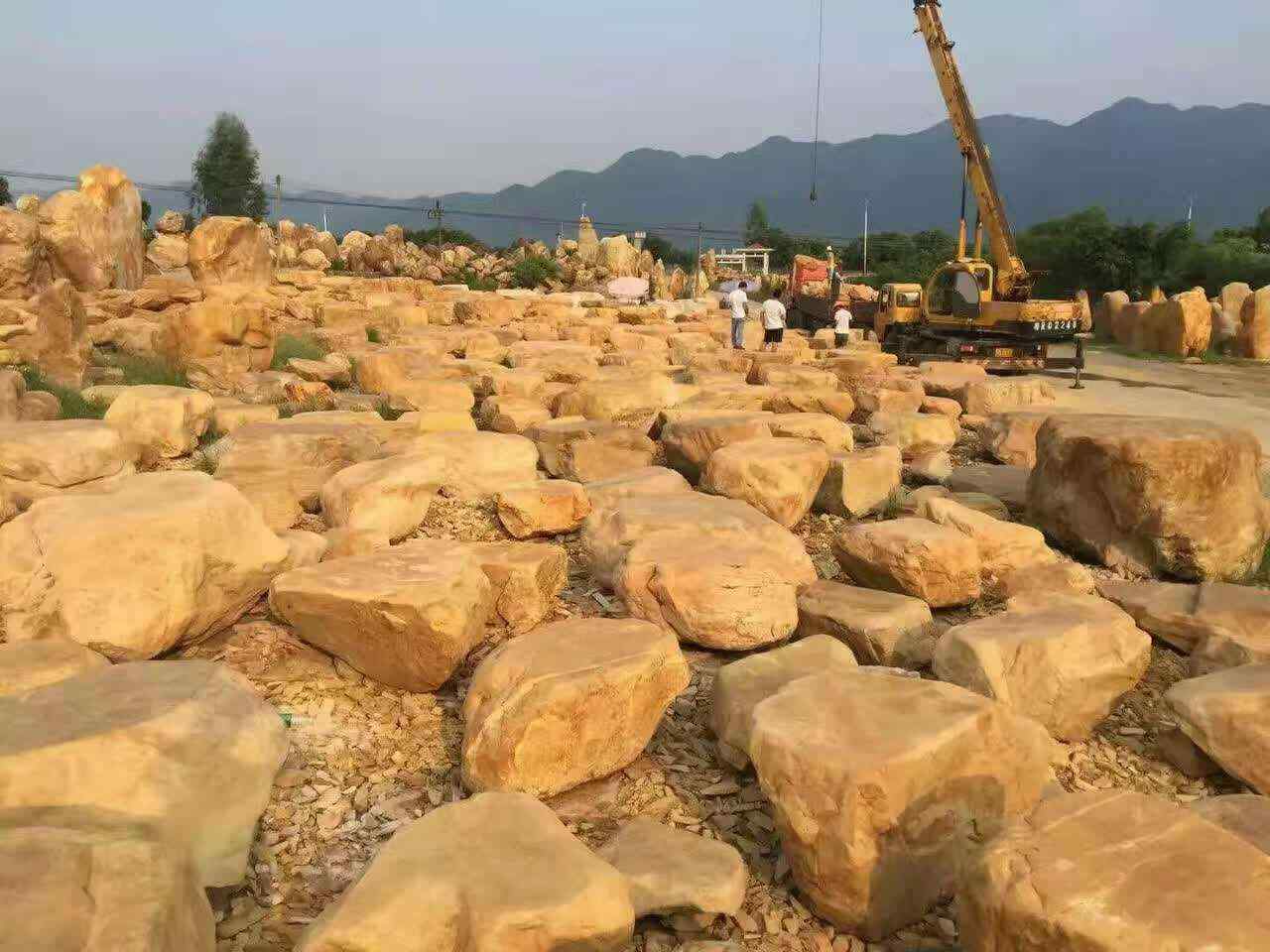 消费者对景观石的要求也更倾向于自然质朴