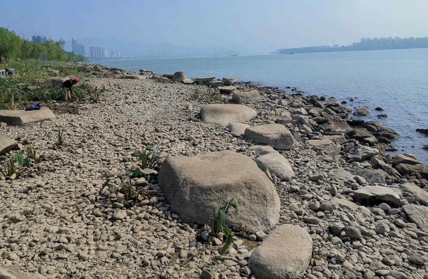 工程用景观石和家庭用景观石有什么区别?