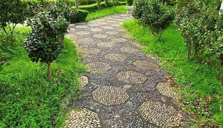 用小石块铺为路带来的作用有哪些？