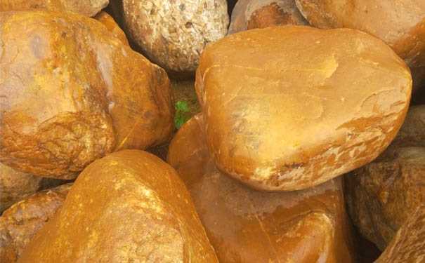 天然黄蜡石的安装与运输应注意以下几点